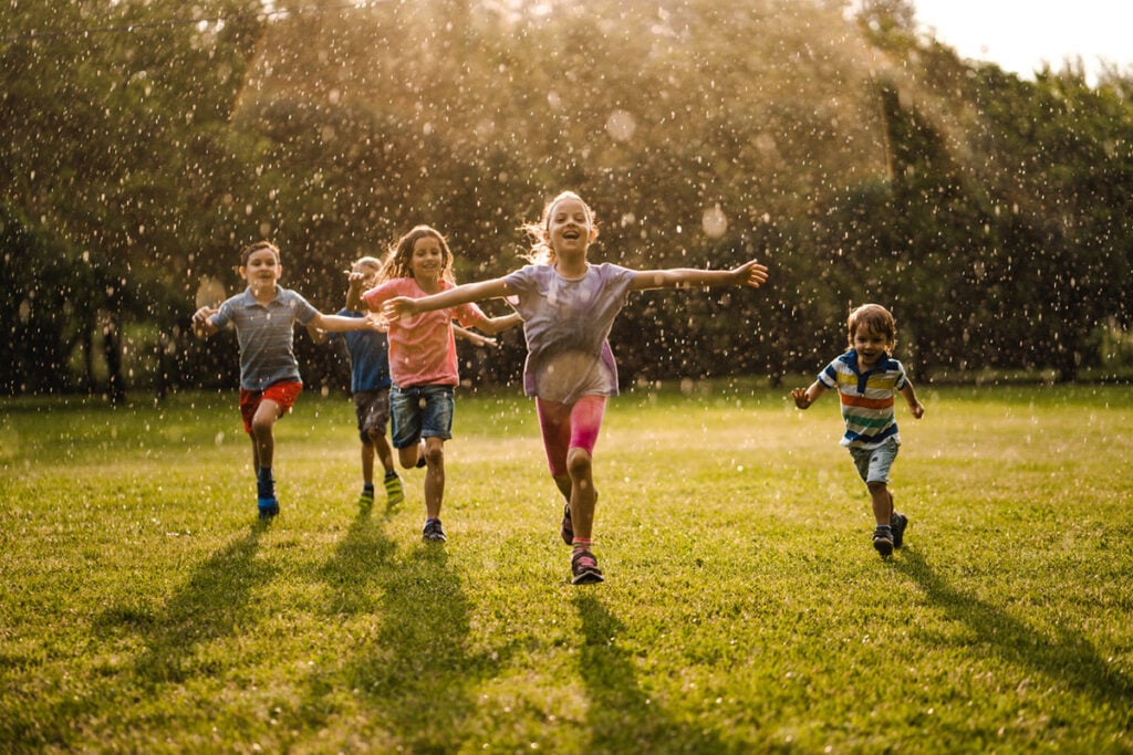 Pentingnya Bermain di Luar Ruangan untuk Menjaga Kesehatan Mata Anak